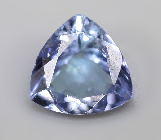 Синевато-фиолетовый цоизит 0,77 карата