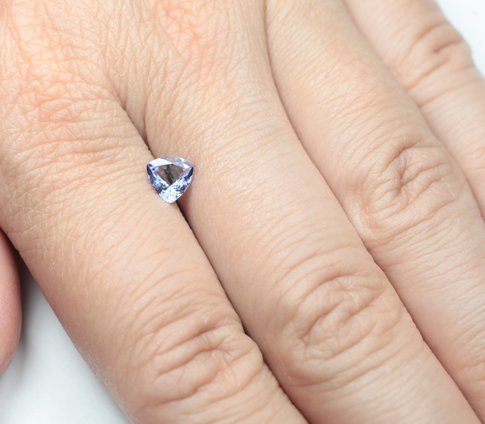 Синевато-фиолетовый цоизит 0,77 карата