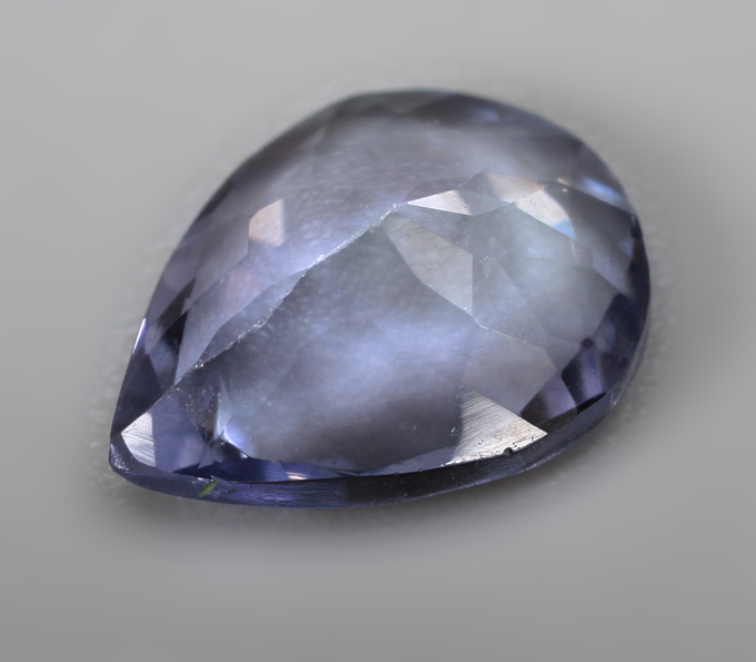 Синевато-фиолетовый цоизит 1,04 карата