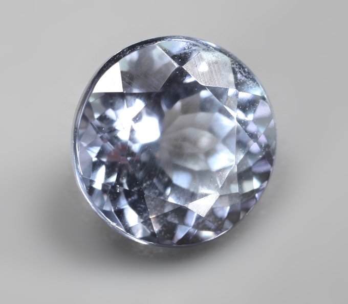 Фиолетовато-синий цоизит высокой чистоты 1,18 карата