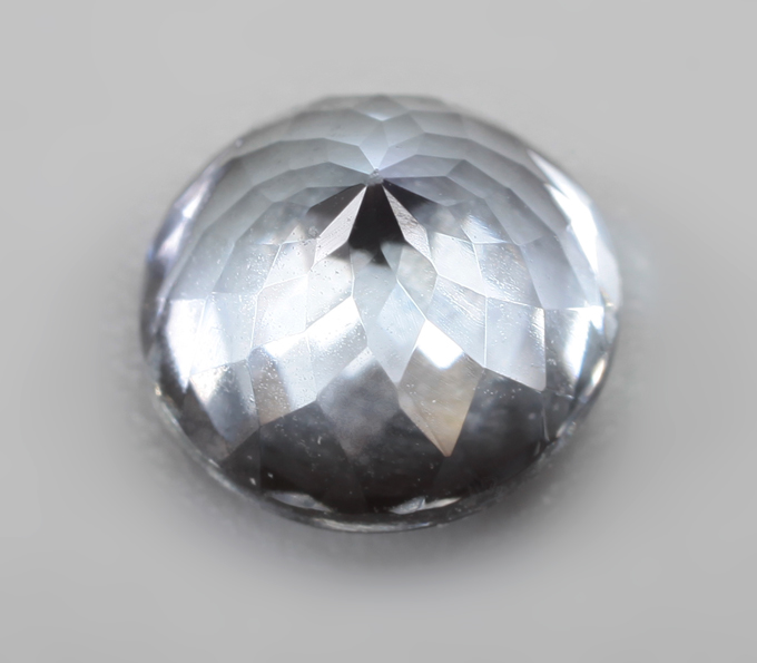 Фиолетовато-синий цоизит высокой чистоты 1,18 карата