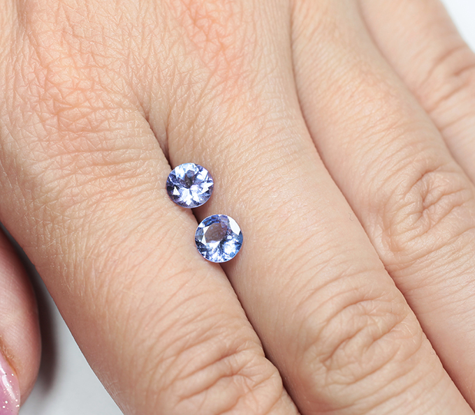 Пара фиолетовато-синих цоизитов 1,45 карата