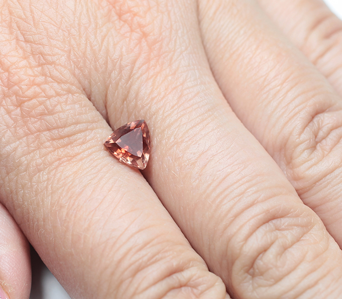 Редкая огранка! Орегонский солнечный камень 1,56 карата