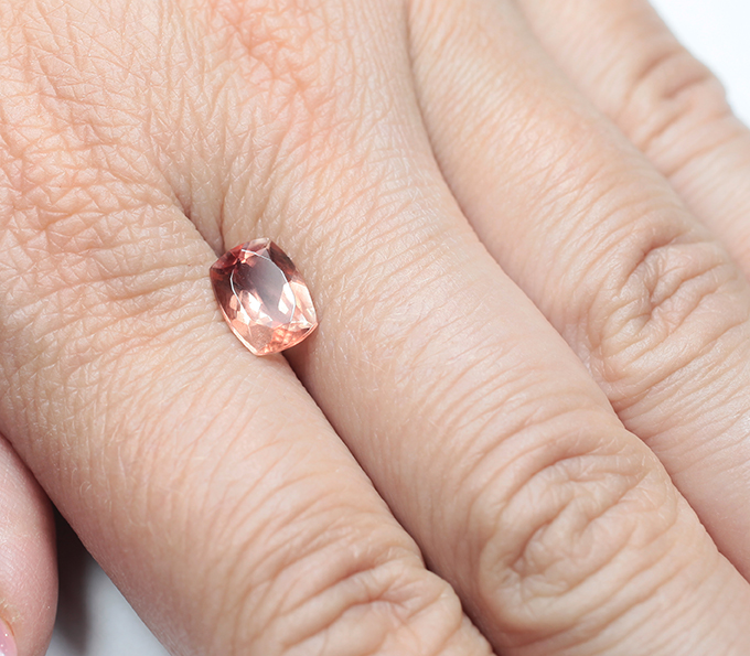 Редкая огранка! Орегонский солнечный камень 1,74 карата!