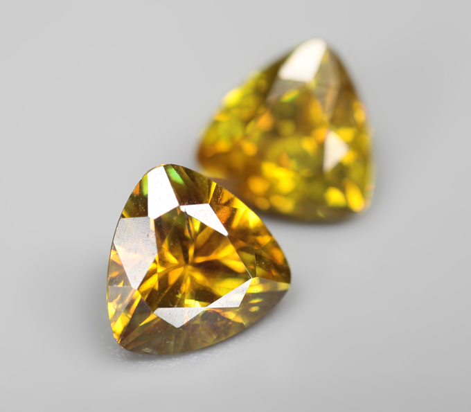 Пара зеленовато-желтых сфалеритов 2,14 карата