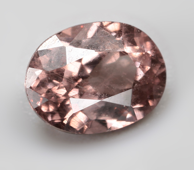 Гранат со сменой цвета 0,74 карата