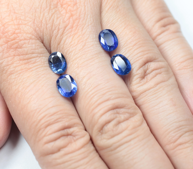 Набор из 4 насыщенных васильковых кианитов 6,97 карата