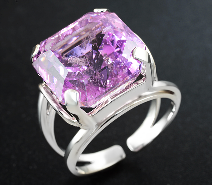 Серебро 925 Кольцо с крупным кунцитом 20,2 карата