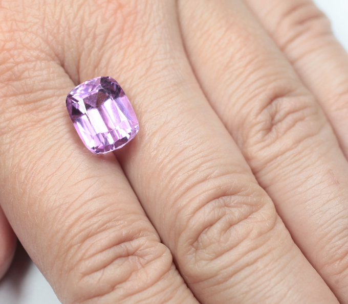 Кунцит высокой чистоты 8,68 карата