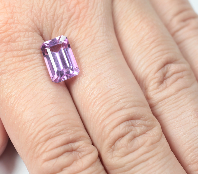 Чистейший кунцит 6,21 карата