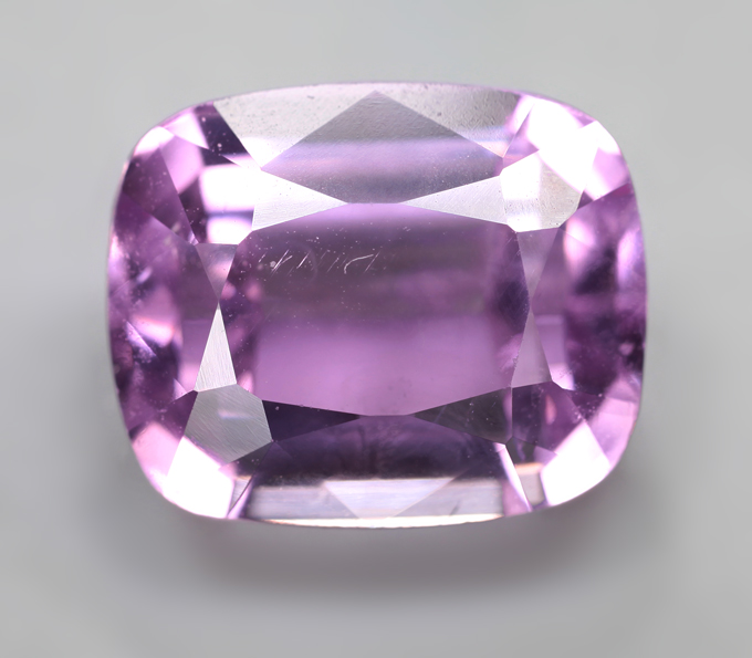 Кунцит высокой чистоты 6,84 карата