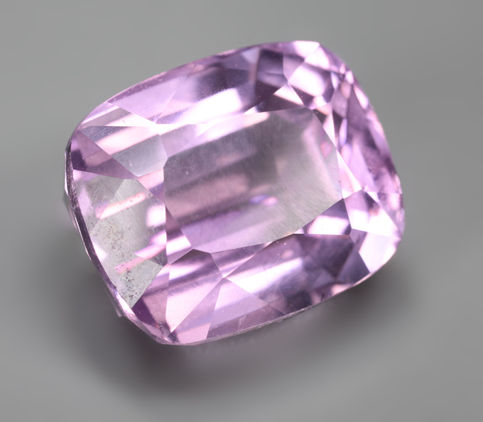Кунцит высокой чистоты 6,84 карата