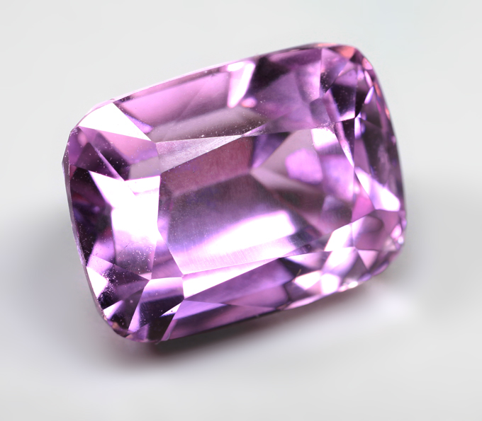 Кунцит высокой чистоты 6,42 карата