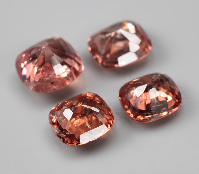 Набор из 4 шпинелей 2,5 карата