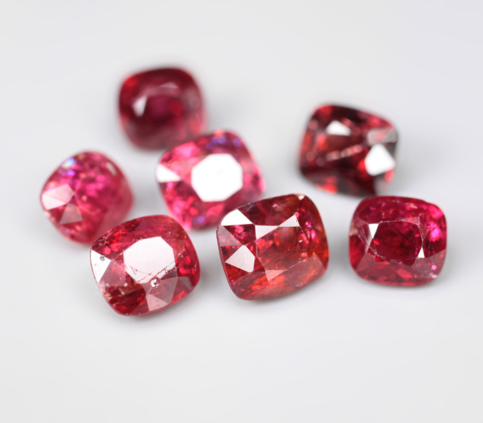 Набор из 7 шпинелей 5,59 карата