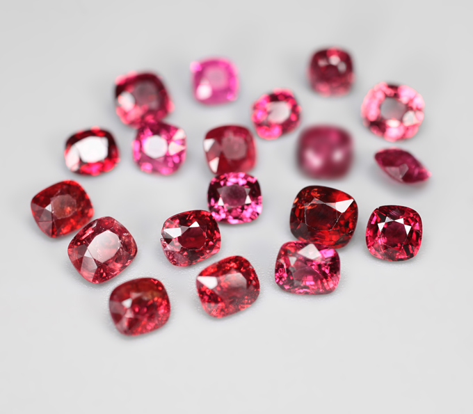 Крупный набор из 19 шпинелей 7,56 карата