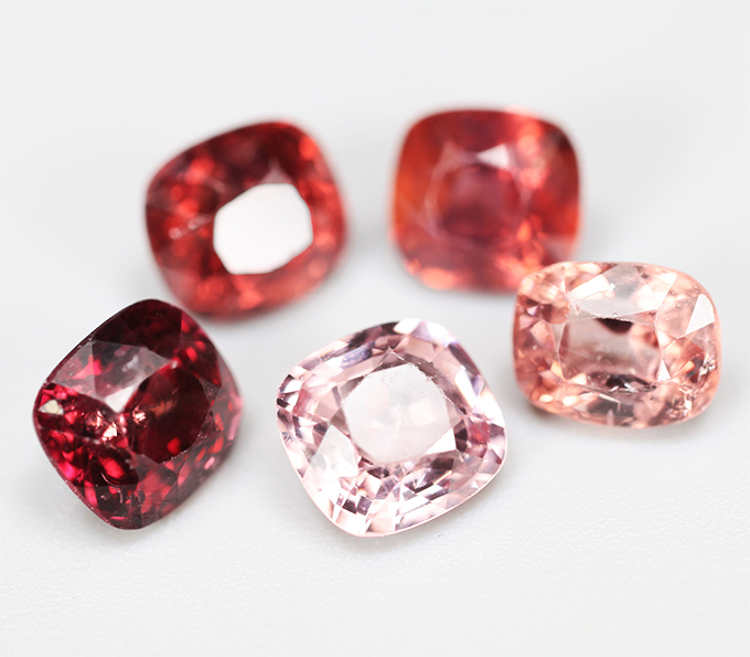 Набор из 5 шпинелей 4,57 карата