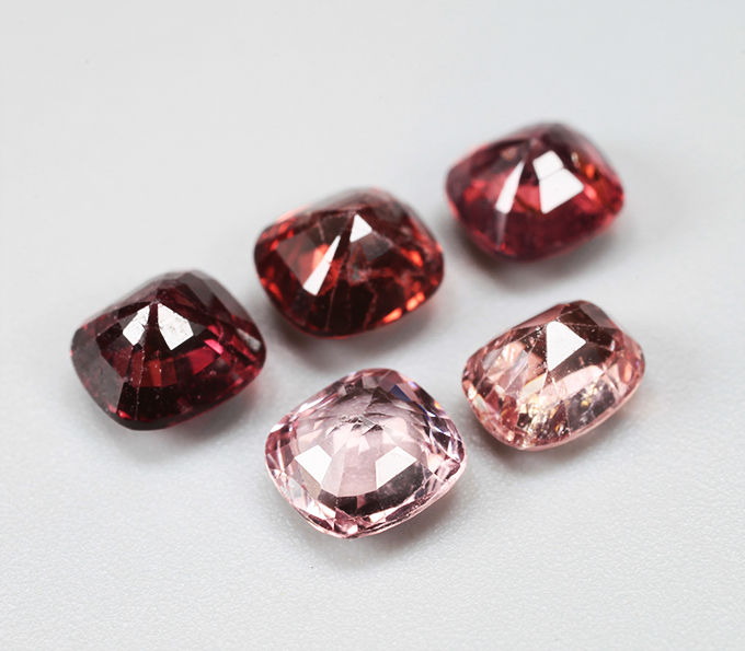 Набор из 5 шпинелей 4,57 карата