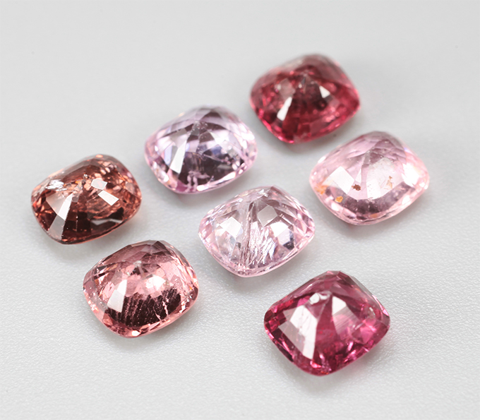 Крупный набор из 7 шпинелей 6 карат