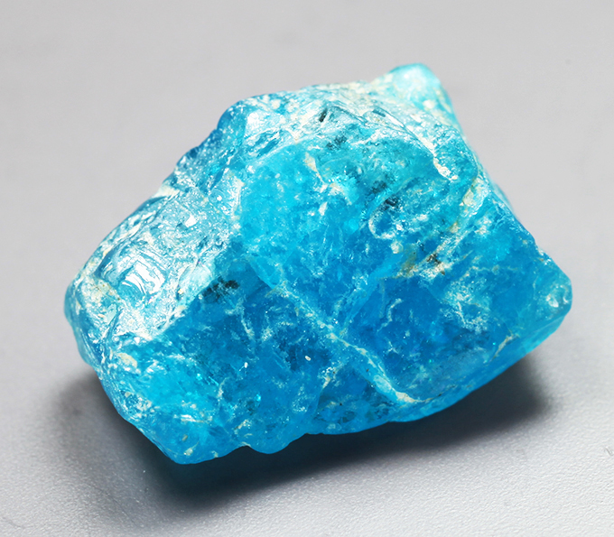 Неограненный "неоновый" апатит 9,65 карата