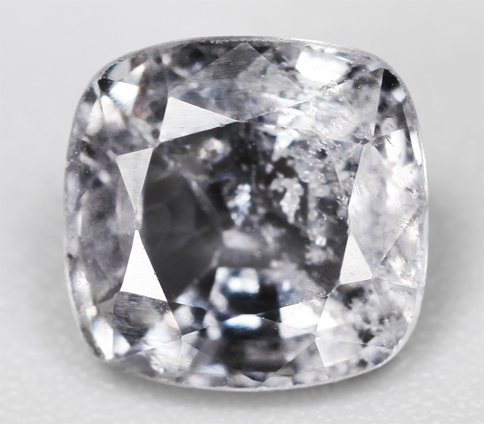 Платиновая шпинель со сменой цвета 1,45 карата