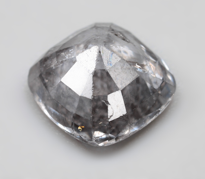 Платиновая шпинель со сменой цвета 1,45 карата