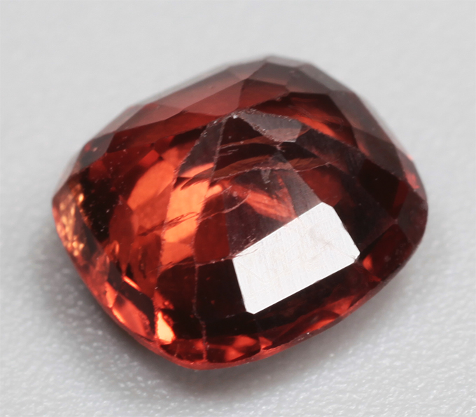 Ярко-оранжевая шпинель 1,32 карата