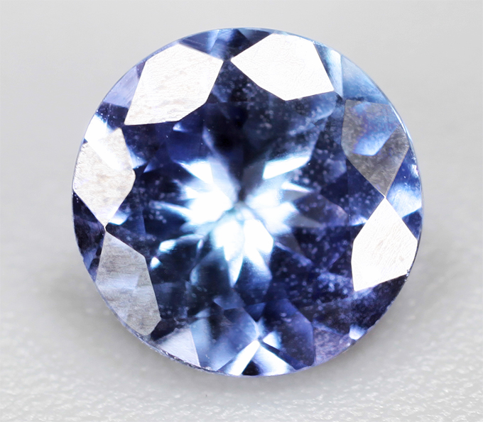 Танзанит высокой чистоты 0,65 карата