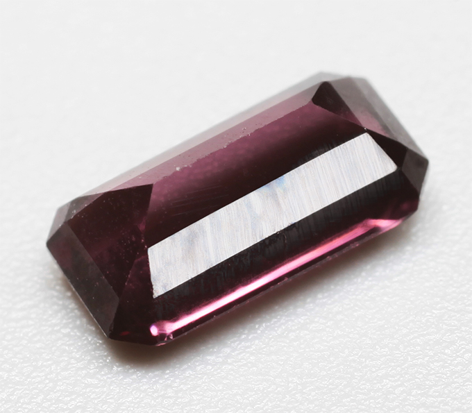 Пурпурная шпинель 0,83 карата