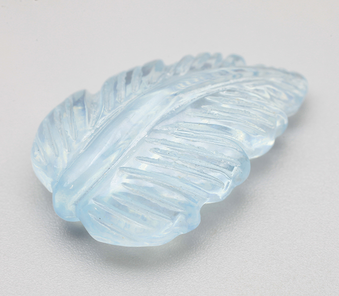 Крупный резной аквамарин 14,77 карата