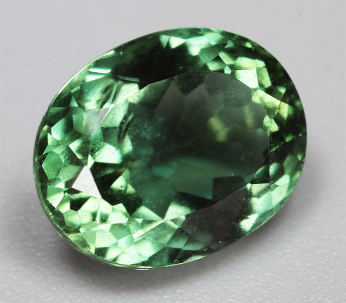 Редкий цвет! Голубовато-зеленый "неоновый" апатит 2,54 карата