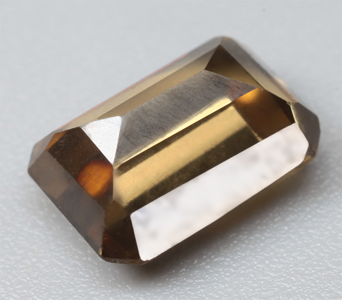 Желтый циркон высокой чистоты 1,8 карата