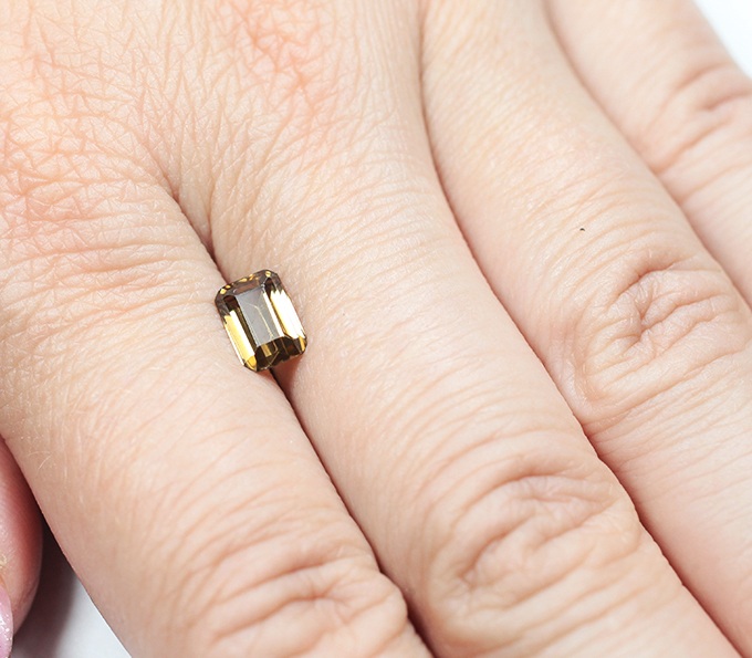 Желтый циркон высокой чистоты 1,8 карата