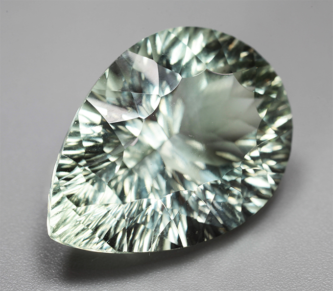 Чистейший платиново-зеленый аметист 17,92 карата