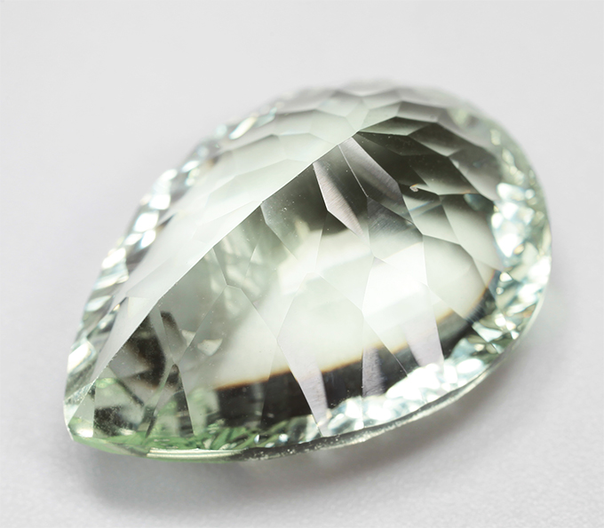 Чистейший платиново-зеленый аметист 17,92 карата