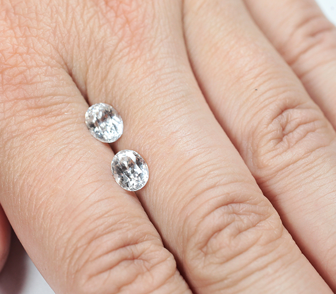 Пара бесцветных цирконов высокой чистоты 3,49 карата