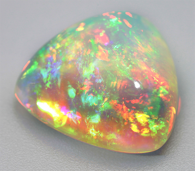 Крупный кристаллический опал 6 карат