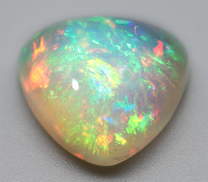 Крупный кристаллический опал 6 карат