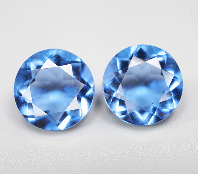 Крупная пара флюоритов со сменой цвета 11,64 карата