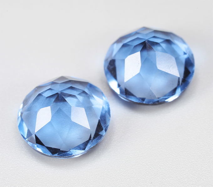 Крупная пара флюоритов со сменой цвета 11,64 карата