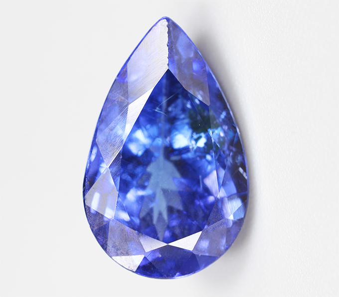 Яркий насыщенный танзанит 4,9 карата