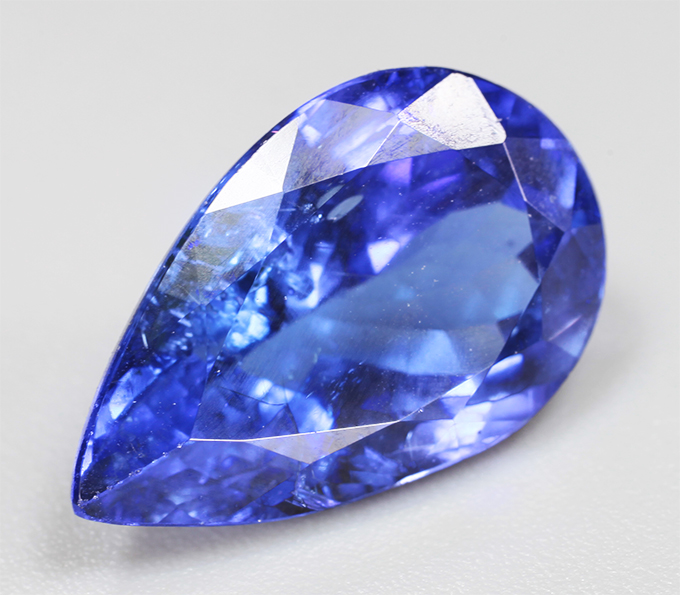 Яркий насыщенный танзанит 4,9 карата