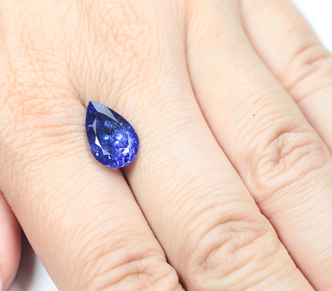 Яркий насыщенный танзанит 4,9 карата