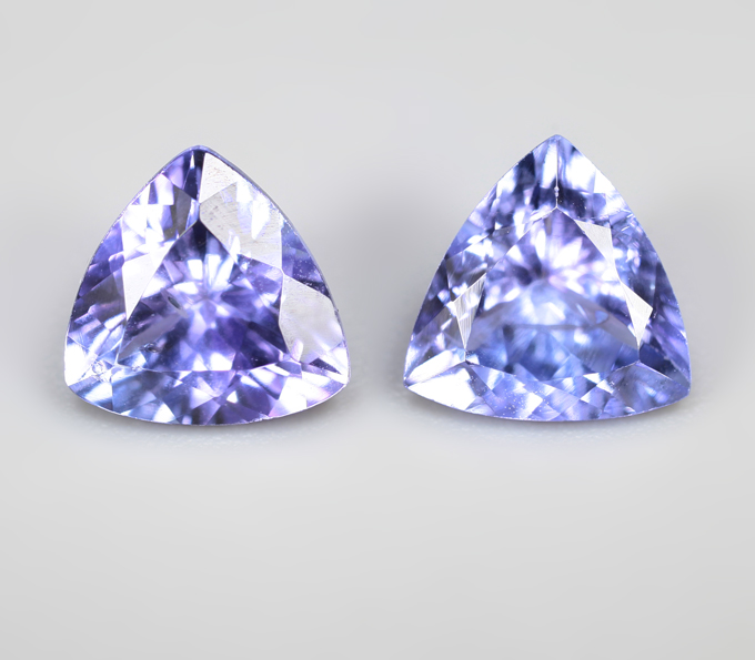 Пара танзанитов высокой чистоты 2,37 карата