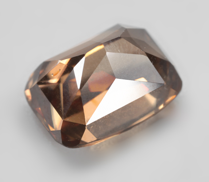Насыщенно-желтый циркон высокой чистоты 4,71 карата