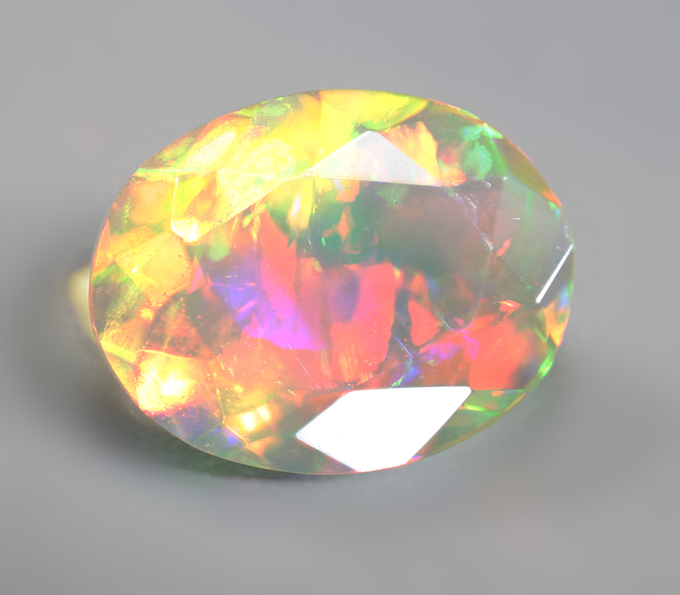 Ограненный эфиопский опал 0,94 карата