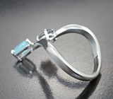 Кольцо с чистейшим платиновым муассанитом топовой огранки 0,86 карата и параиба турмалином 1,13 карата