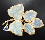 Брошь с резным нефритом 40,71 карата, синим и бесцветными сапфирам