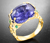 Кольцо с танзанитом 18,83 карата и уральскими изумрудами