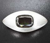 Булавка с чистейшим хромовым турмалином авторской огранки 4,58 карата
